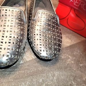 AEROSOLES Silver Cut out flat in size 7.5